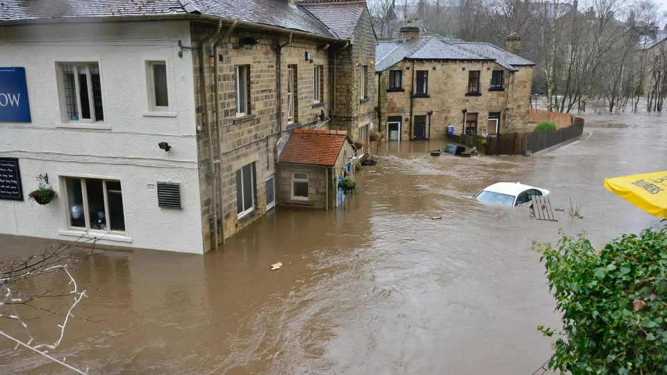 Bild på översvämmad gata från euroopa