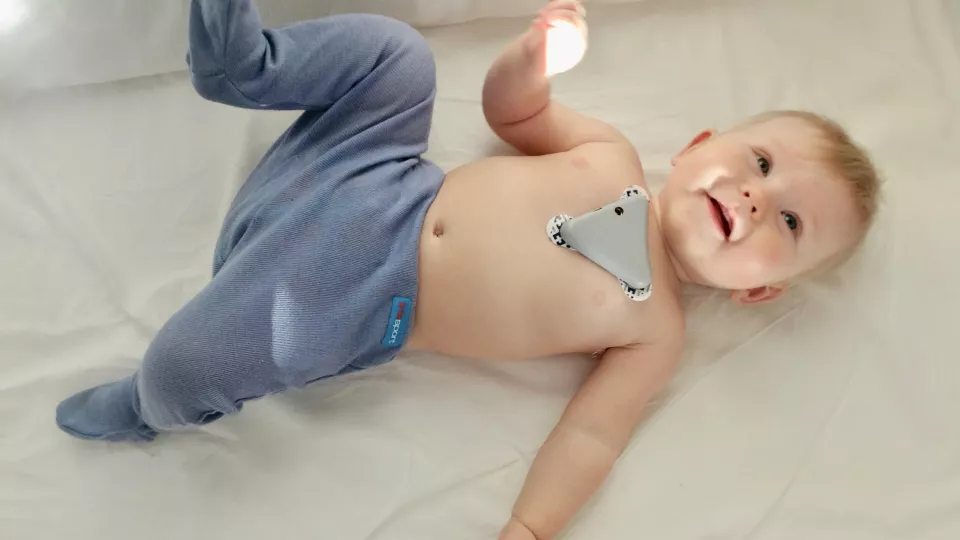 MedBeat EKG-mätare använd på bebis