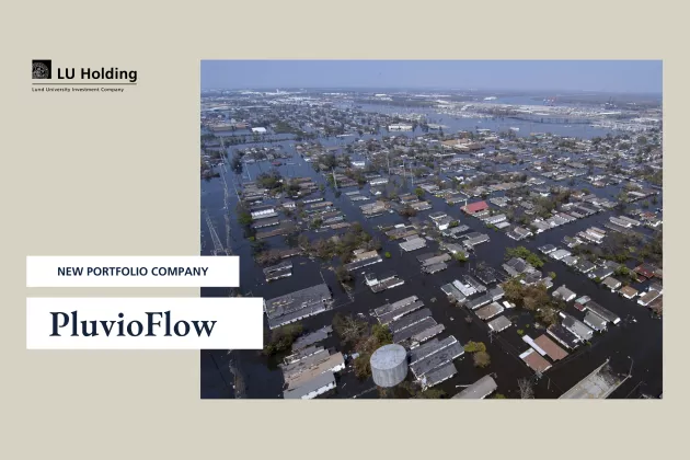 Namn på företaget PluvioFlow bredvid en bild på översvämningar