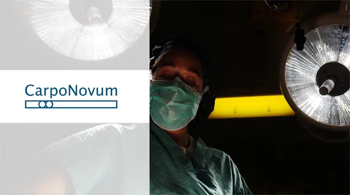 Carponoum, logotyp och bild på kirurg i operationssal